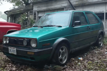 Golf GTI 1991 abandonado por anos é restaurado e viraliza no