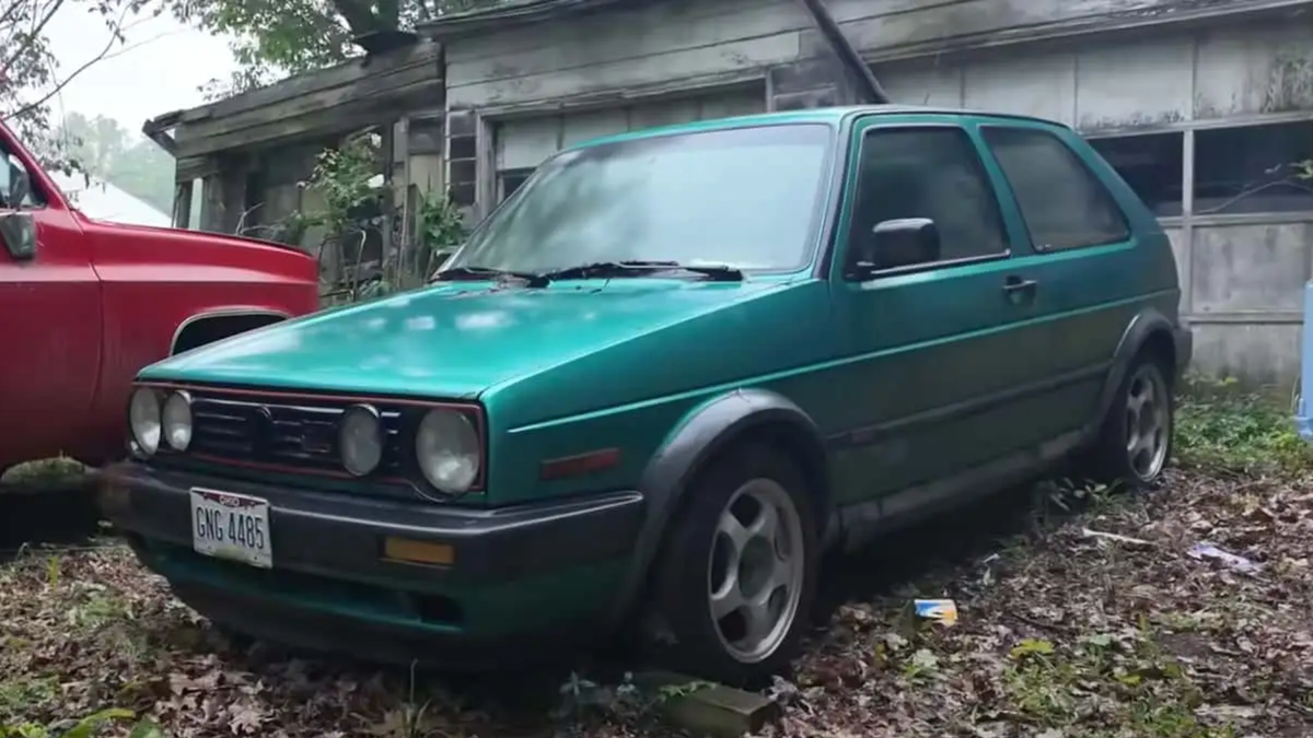 Golf GTI 1991 abandonado por anos é restaurado e viraliza no